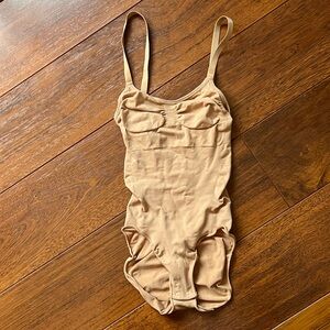 SKIMS S/M Sculpt Brief in Ochre- BRAND NEW